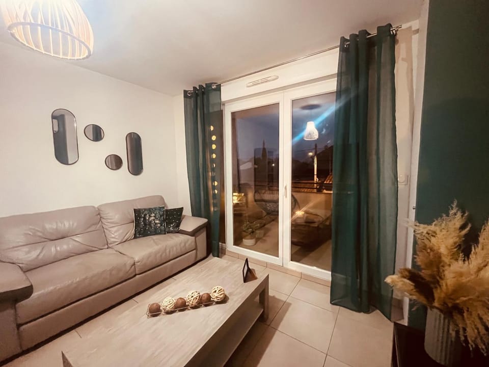 L'AMOUREUX DE NIMES : P3 + parking privé Apartment in Nimes