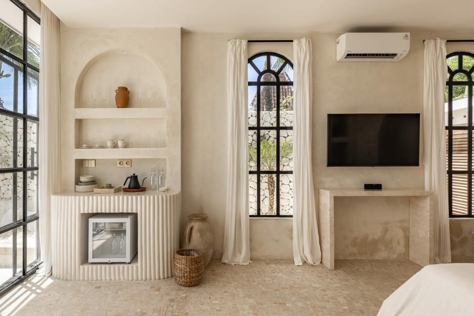 Bed, TV and multimedia, Photo of the whole room, Bedroom, air conditioner