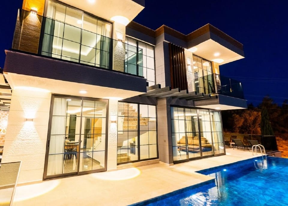 Property building, Night