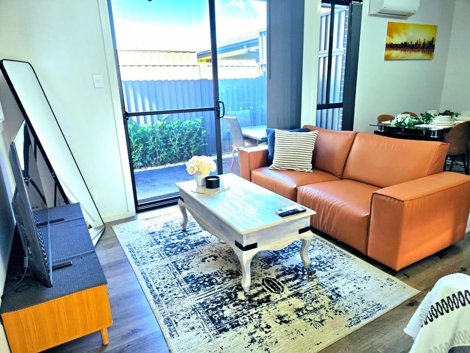 Modern 2BR Apartment, Peaceful and Private in Oran Park Apartment in Sydney