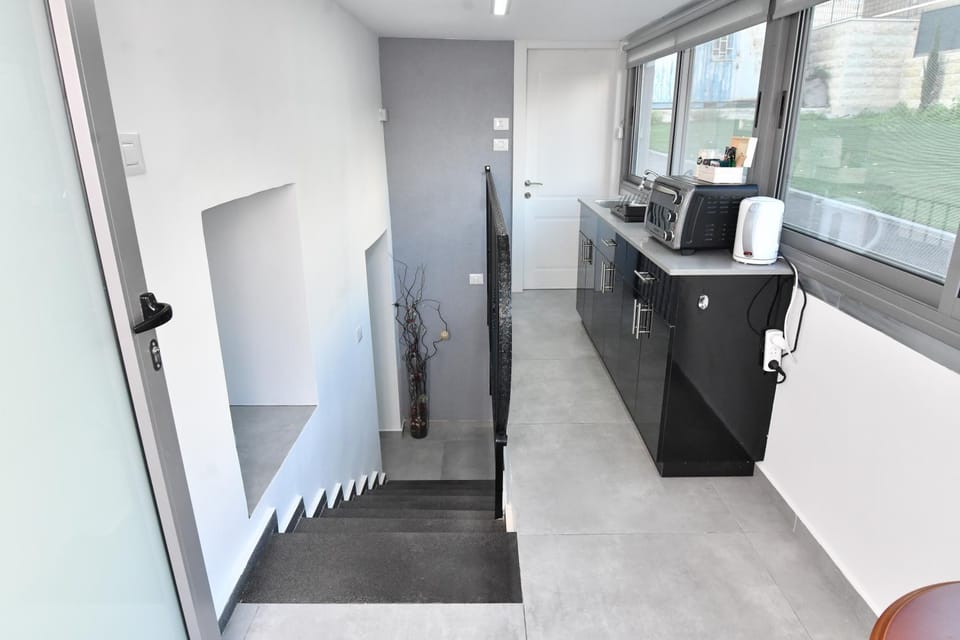 Facade/entrance, Coffee/tea facilities, Kitchen or kitchenette