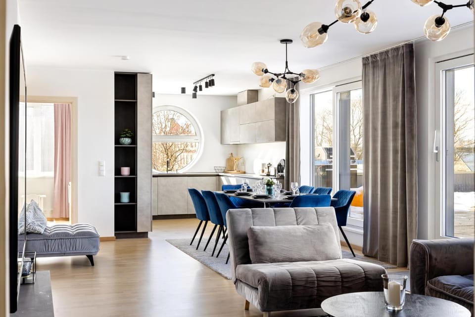 Kitchen or kitchenette, Living room, Seating area, Dining area