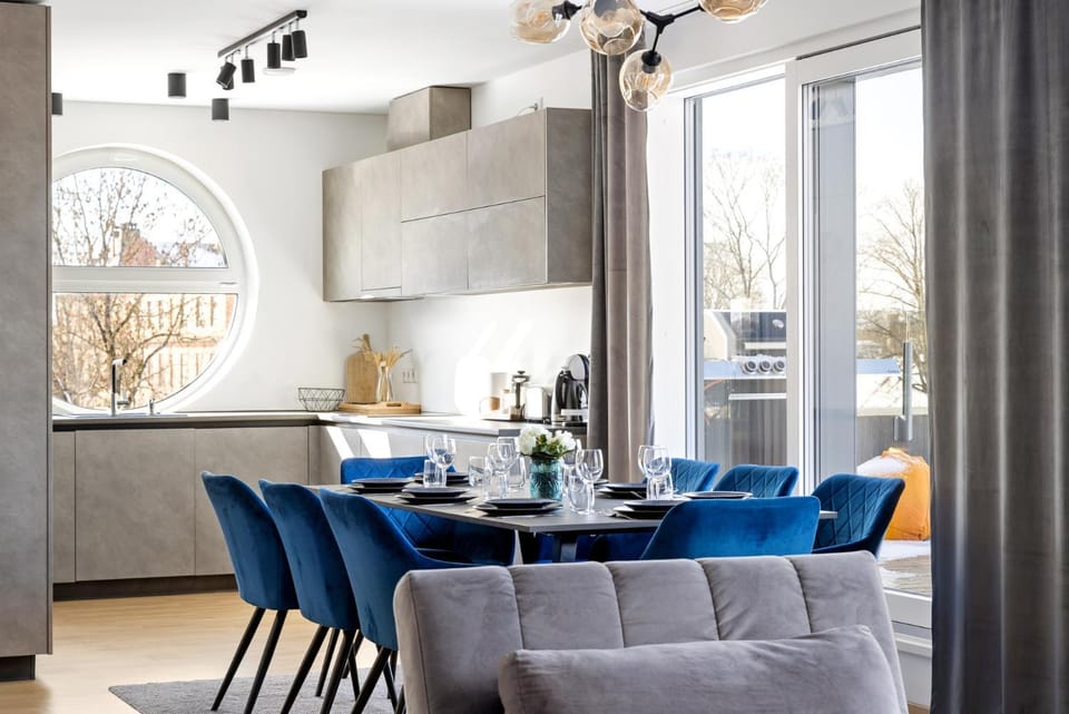 Kitchen or kitchenette, Seating area, Dining area