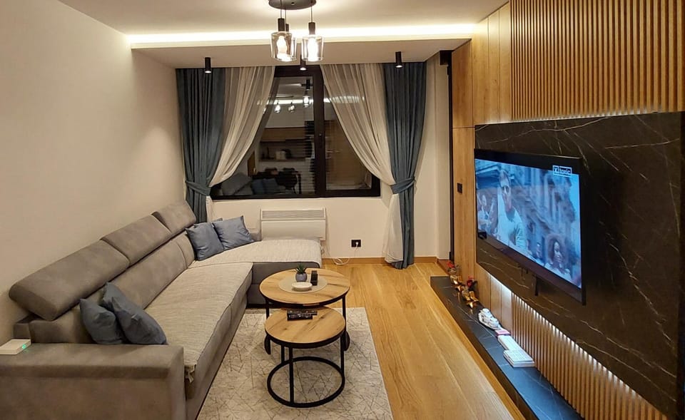 Communal lounge/ TV room, Living room, Evening entertainment