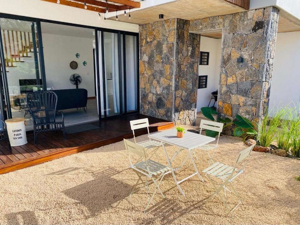 Property building, Patio, Garden, Garden, Balcony/Terrace, Balcony/Terrace, Garden view