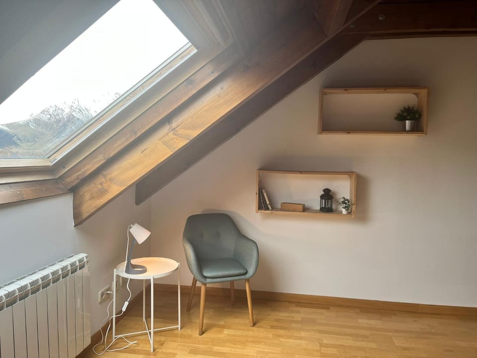 Seating area, internet