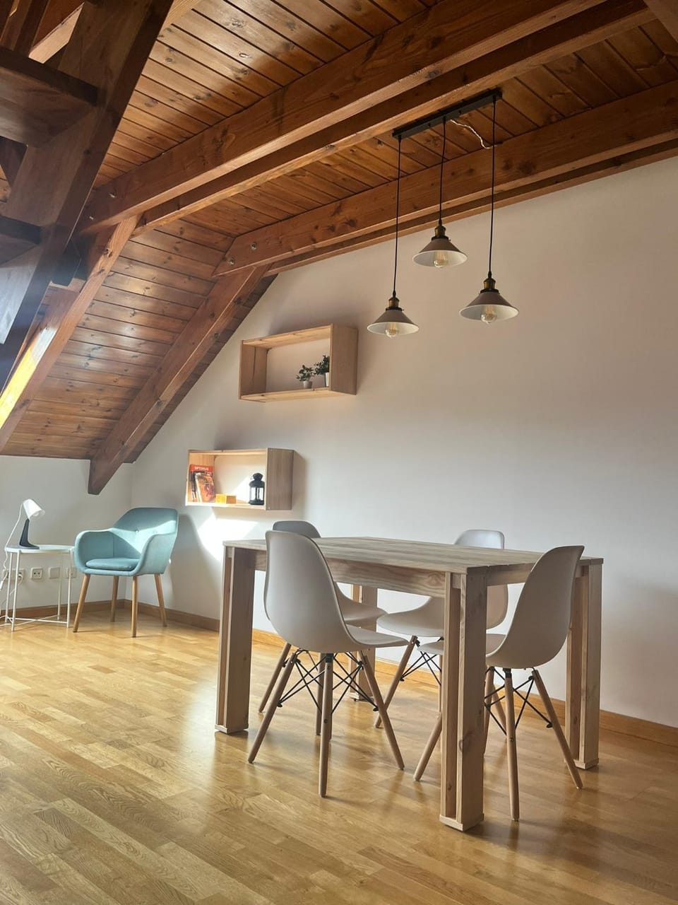 Seating area, Dining area