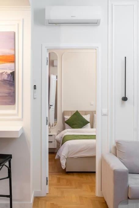 Lux 2 bedroom apt next to metro Apartment in Athens