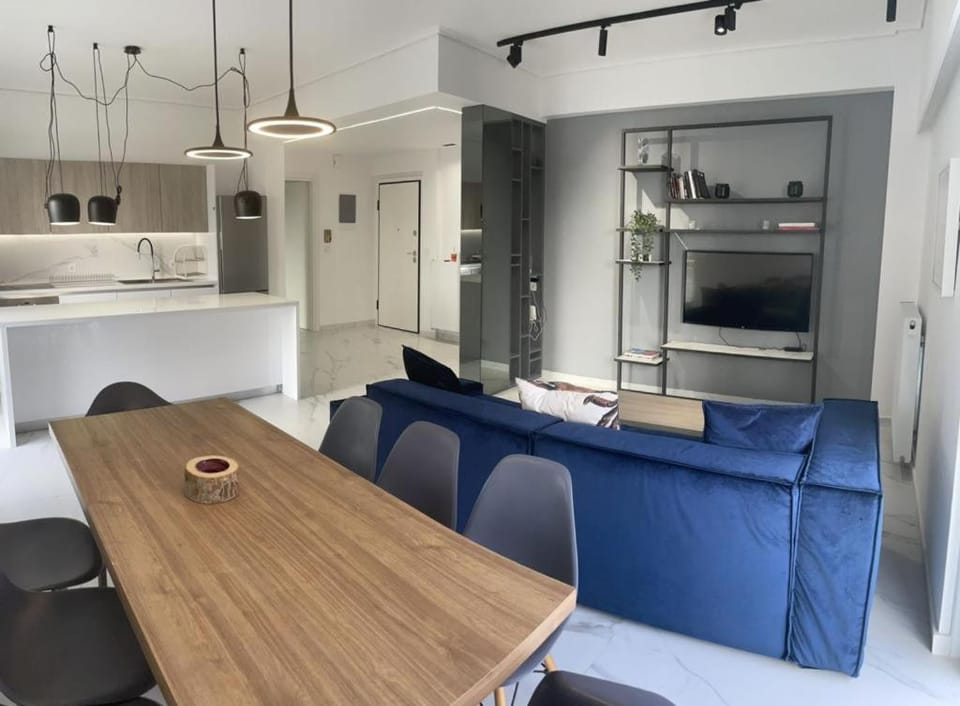 Kitchen or kitchenette, Living room, Seating area, Dining area