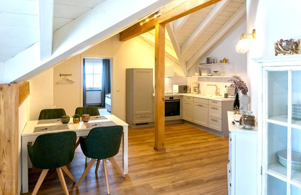 Dining area, kitchen