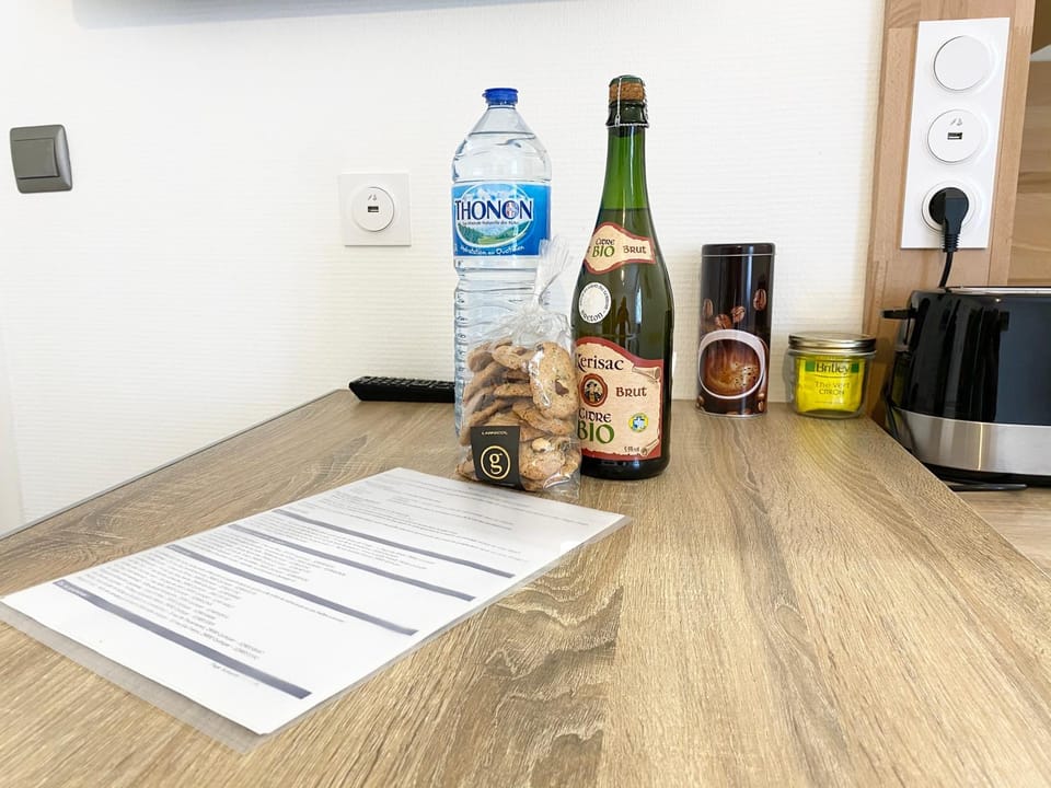 Kitchen or kitchenette, Food and drinks