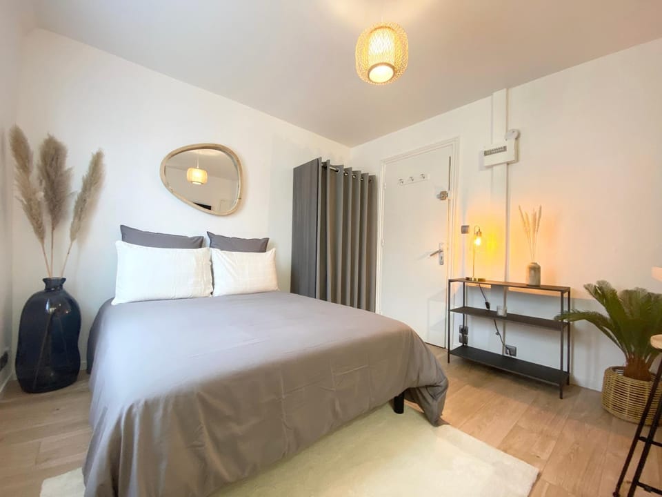 Bed, Photo of the whole room, Bedroom, wardrobe