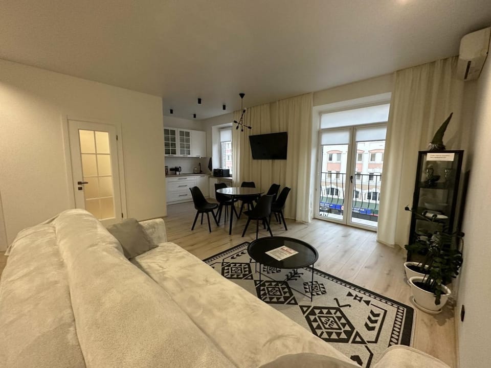 Communal lounge/ TV room, TV and multimedia, Balcony/Terrace, Kitchen or kitchenette, Seating area, Dining area, air conditioner