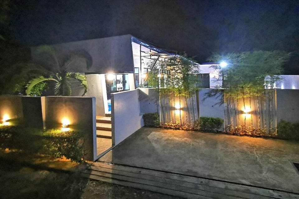 Lovely 2-bedroom hotspring resort Apartment in Calamba