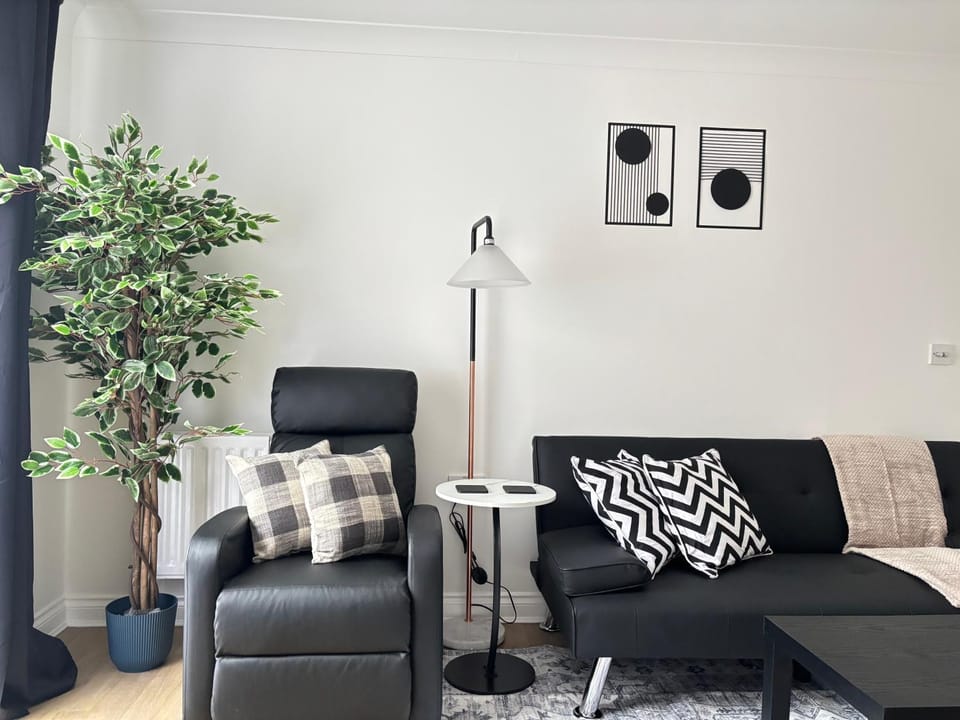 Communal lounge/ TV room, Winter, TV and multimedia, Living room, Seating area, Entertainment, Entertainment, internet, internet, internet