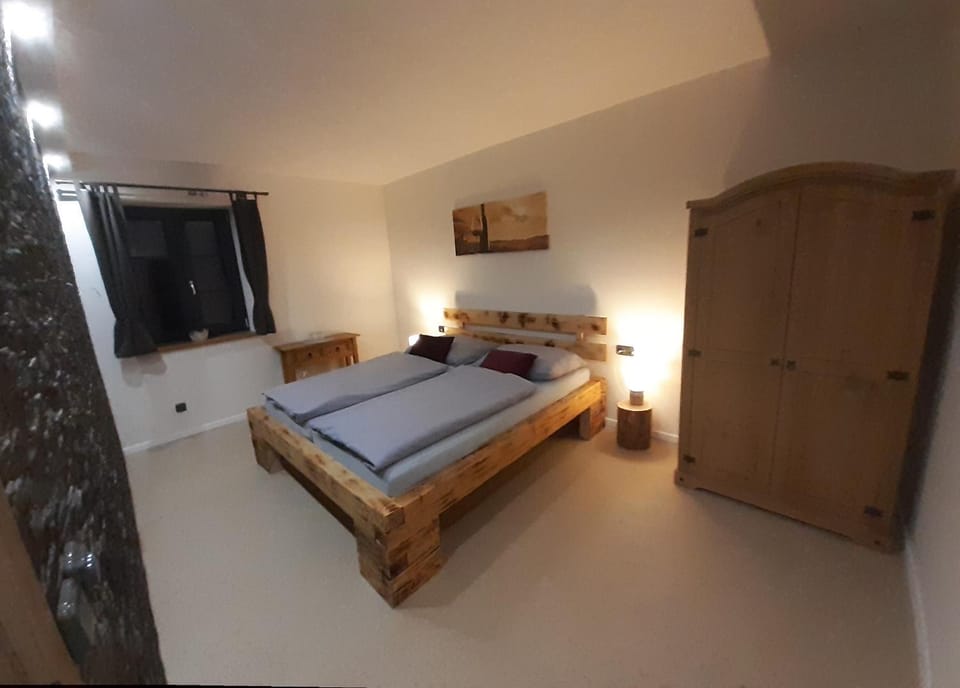 Photo of the whole room, Bedroom, wardrobe