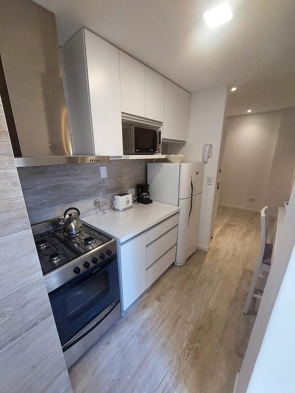Coffee/tea facilities, Kitchen or kitchenette, microwave, minibar, oven, stove, toaster