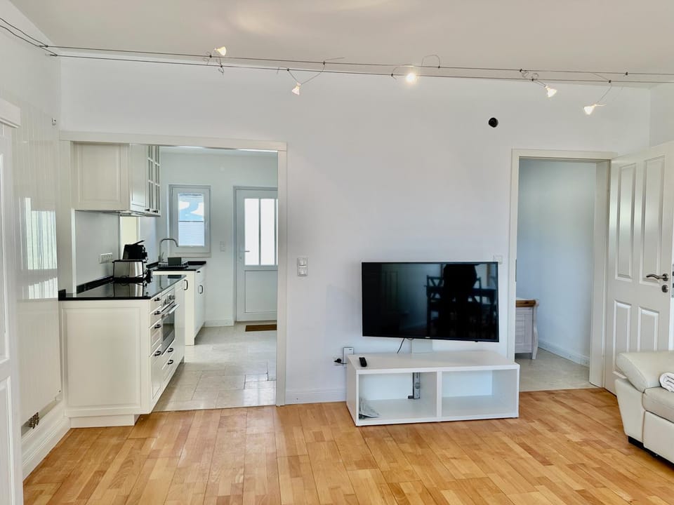 TV and multimedia, Kitchen or kitchenette