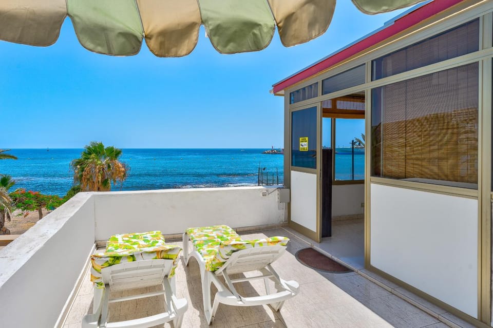 Balcony/Terrace, Seating area, Sea view, sunbed
