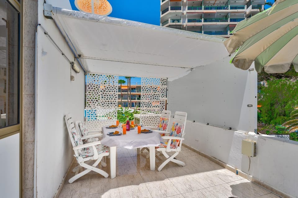 View (from property/room), Balcony/Terrace, Dining area