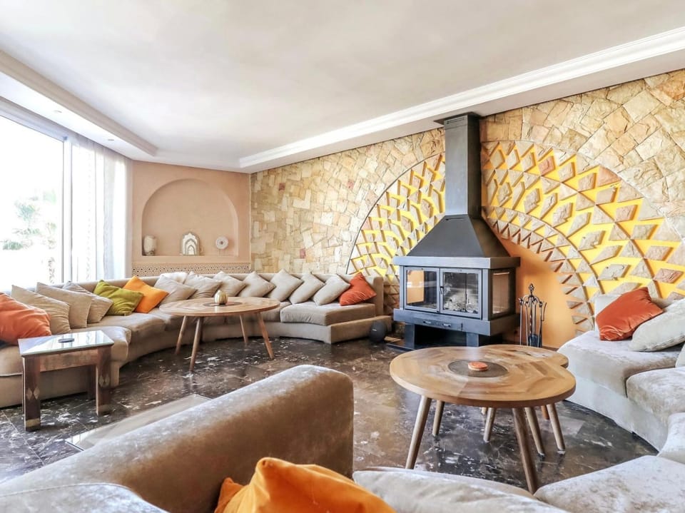 Living room, Seating area