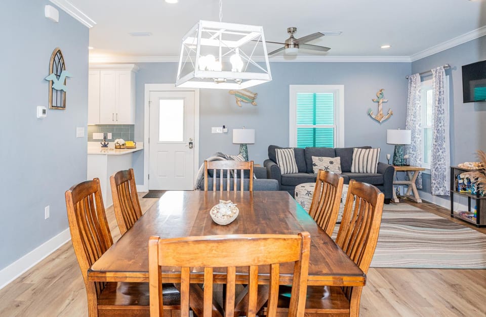 Cottage Beach House Steps From Beach 3 bedroom 2 bath House in Alabama