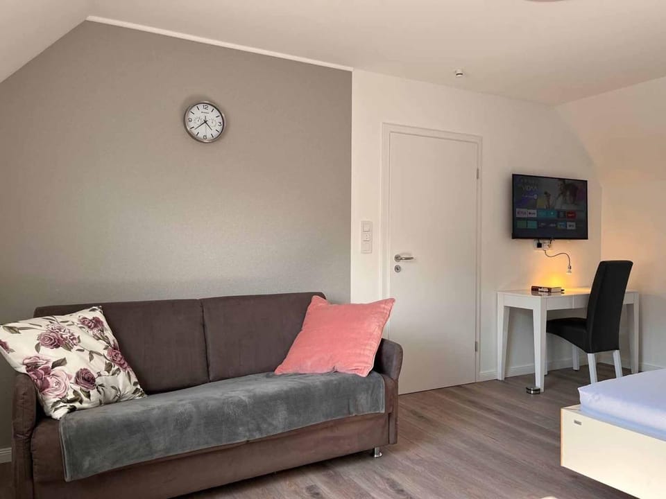 Bed, TV and multimedia, Photo of the whole room, Seating area