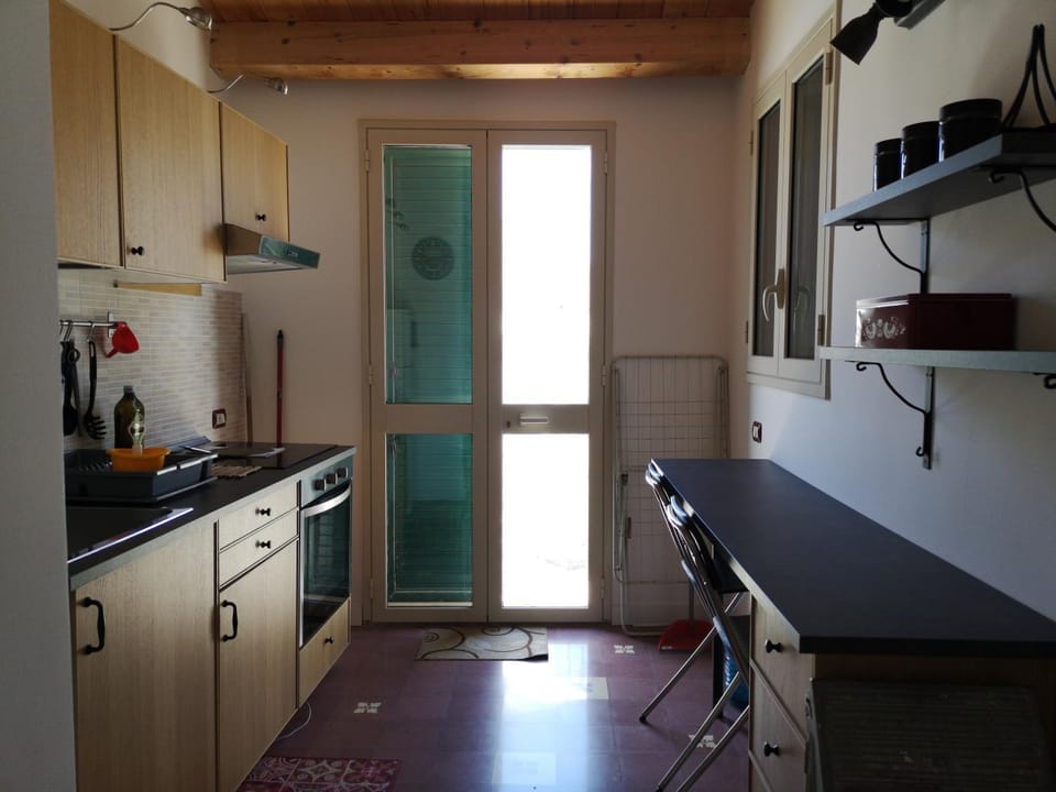 Kitchen or kitchenette, Dining area, pet friendly, stove