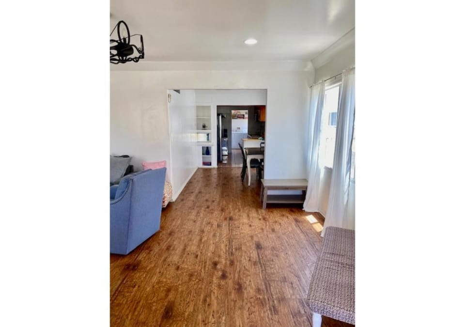 1 Bedroom w Small bonus room. Private LA Home. Apartment in Los Angeles