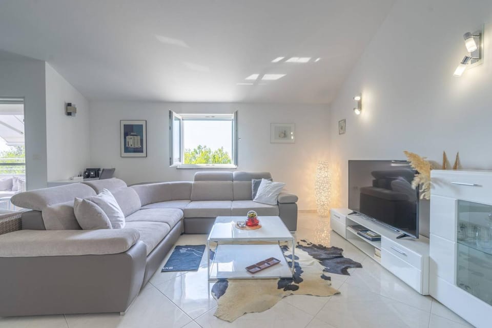 Communal lounge/ TV room, Living room