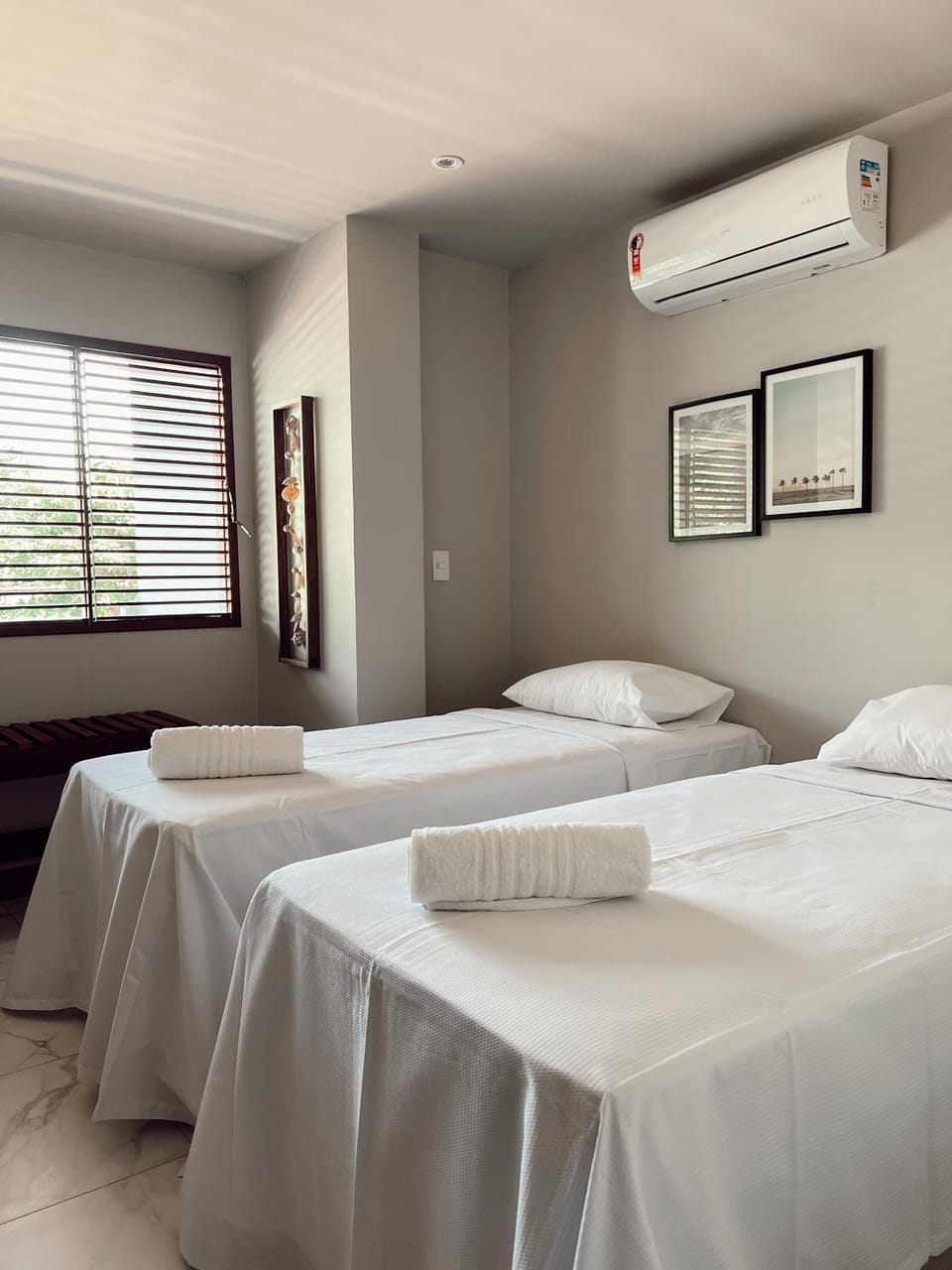 Bed, Bedroom, air conditioner