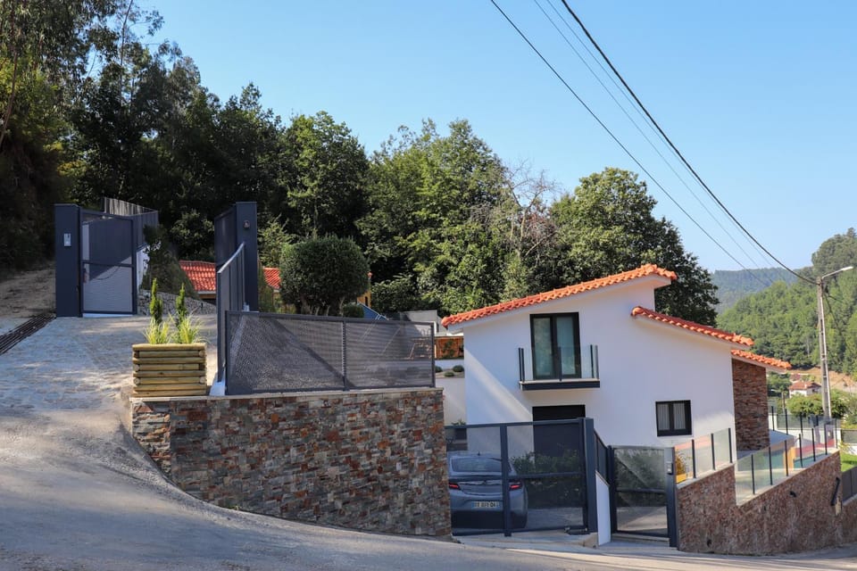 Neighbourhood, Natural landscape, Street view