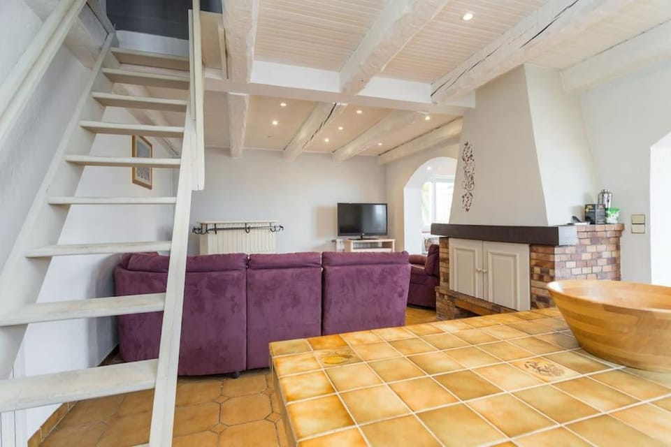 Grand Appartement (Haut de villa) proche de la mer Apartment in Cagnes-sur-Mer
