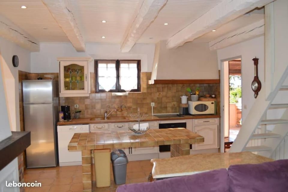 Grand Appartement (Haut de villa) proche de la mer Apartment in Cagnes-sur-Mer