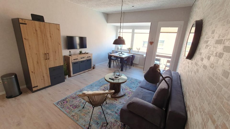 TV and multimedia, Balcony/Terrace, Living room, Seating area, Dining area, wardrobe