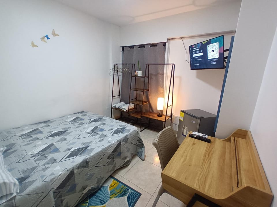 Bed, TV and multimedia, Photo of the whole room