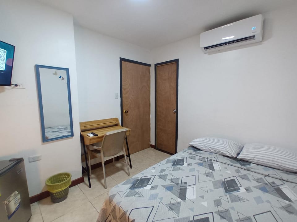 Photo of the whole room, Bedroom, air conditioner