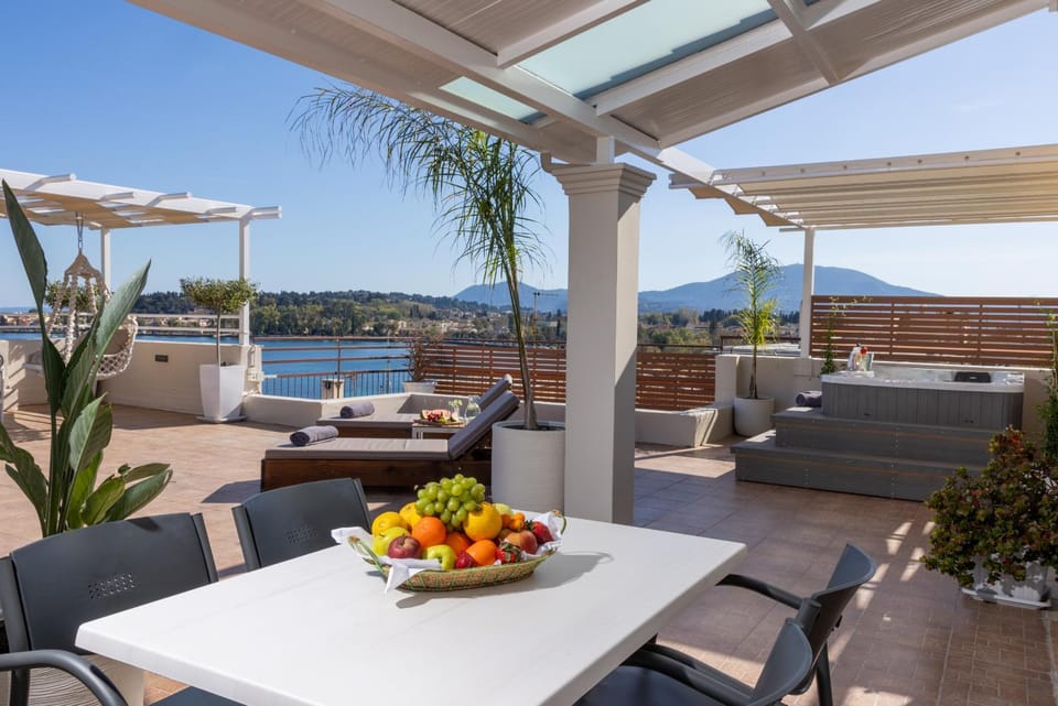 Day, Hot Tub, Balcony/Terrace, Seating area, Dining area, Sea view, sunbed