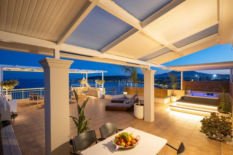 Natural landscape, Hot Tub, Balcony/Terrace, Seating area, Dining area, Sea view, sunbed