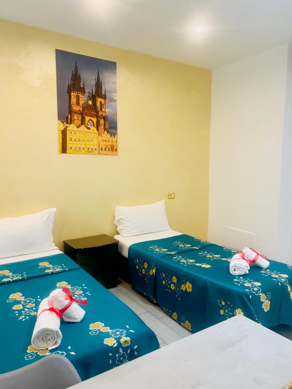 Bed, Bedroom, towels