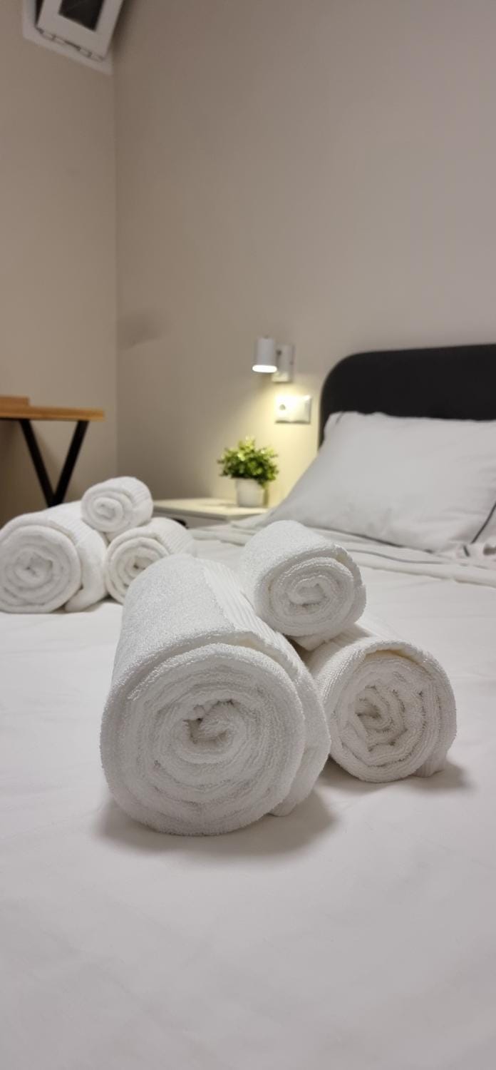 Bedroom, towels