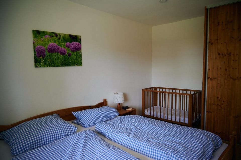 Süße Wohnung direkt am Wald rotes Haus EG Apartment in Dahme