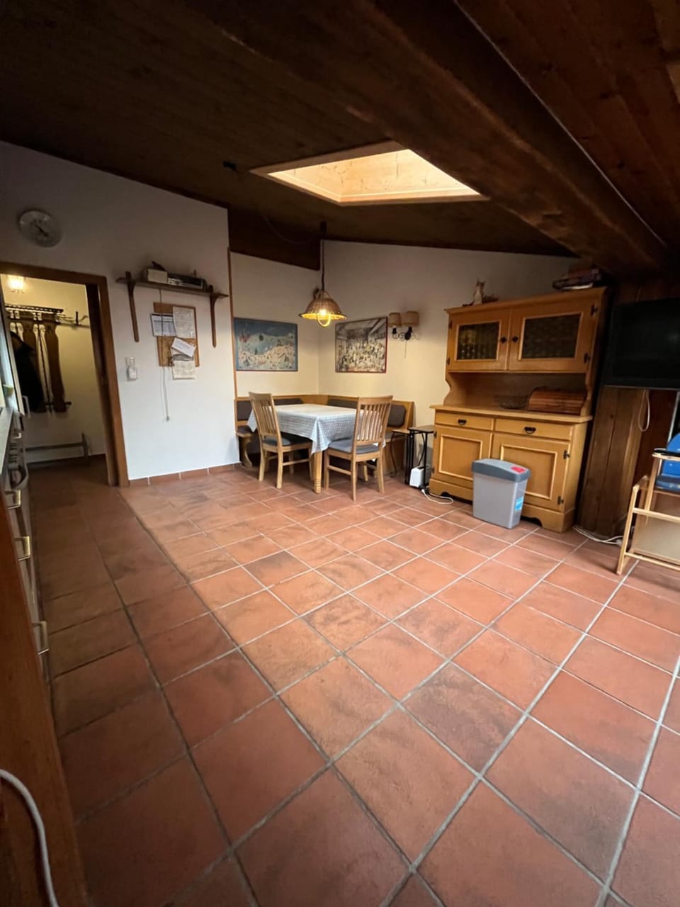 Kitchen or kitchenette, Dining area