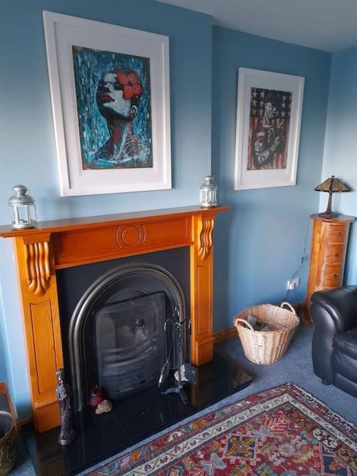 Living room, Decorative detail, flat iron