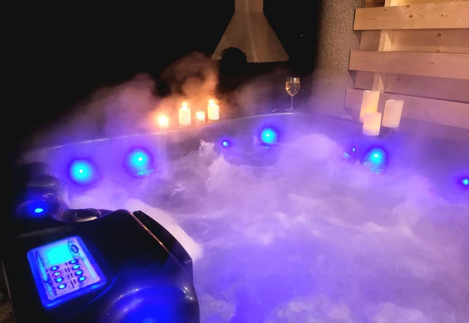 Night, Hot Tub