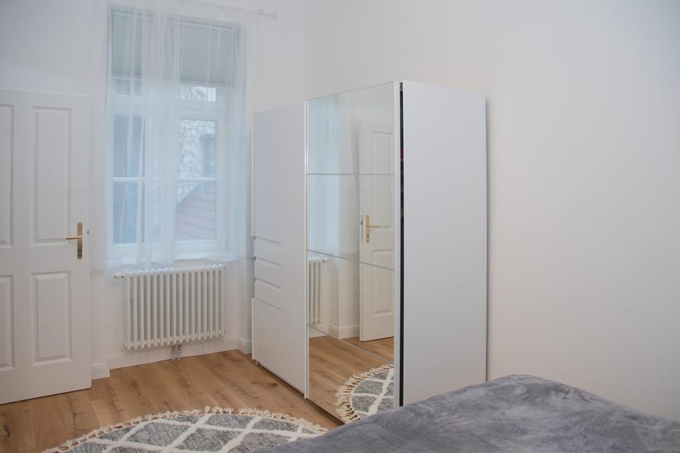 Bed, Bedroom, internet, wardrobe