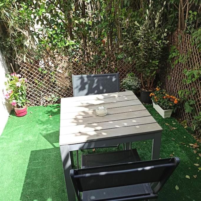 Studio avec terrasse et parking proche centre ville Apartment in Avignon