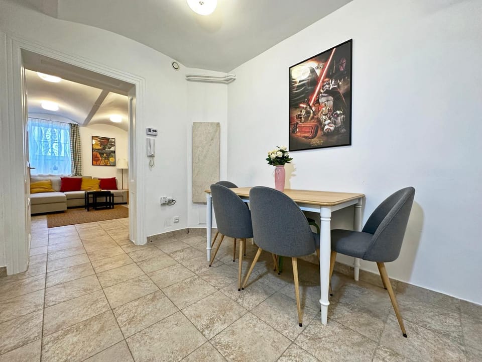 Seating area, Dining area