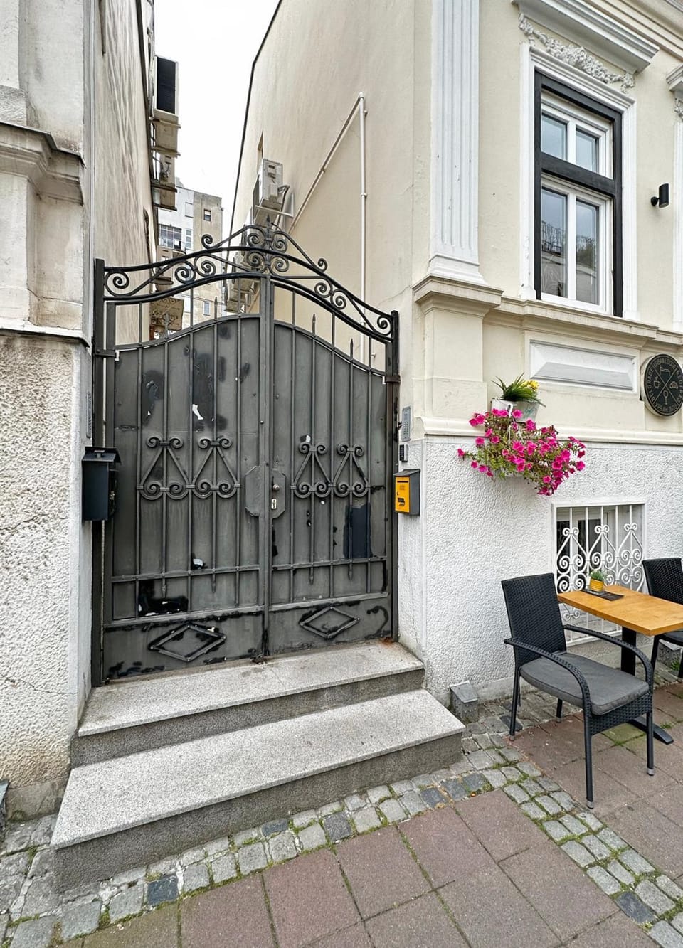 Facade/entrance