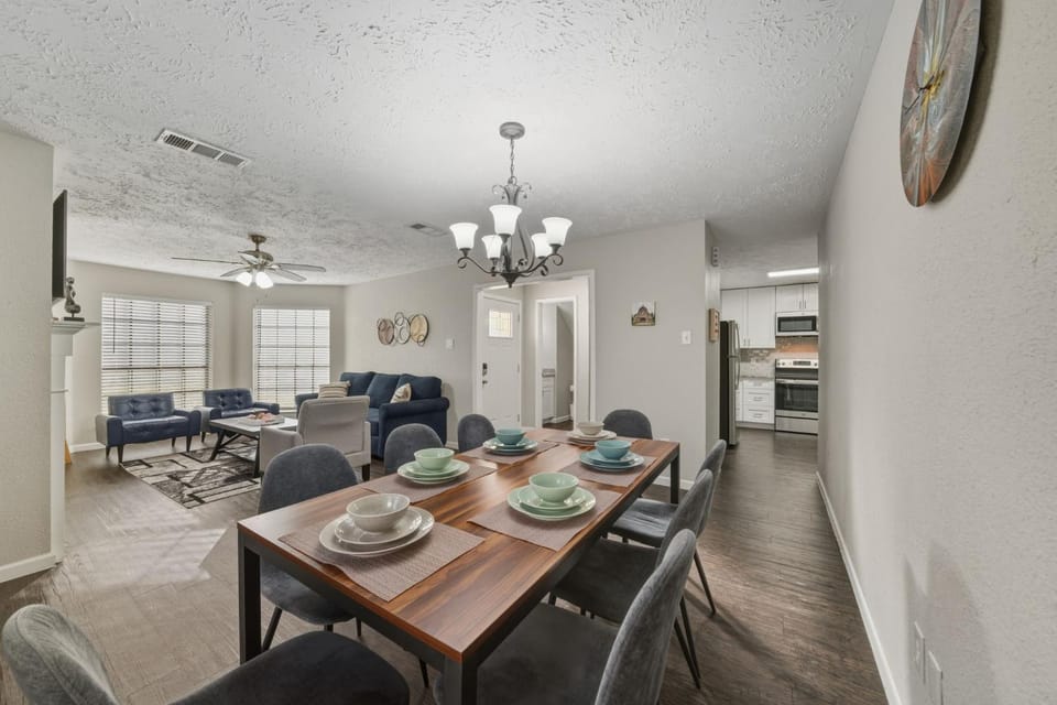 Seating area, Dining area